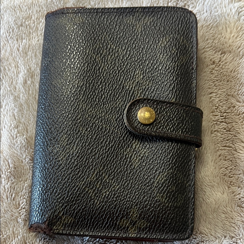 Authentic Louis Vuitton kiss lock Black and Gold Monogram Wallet